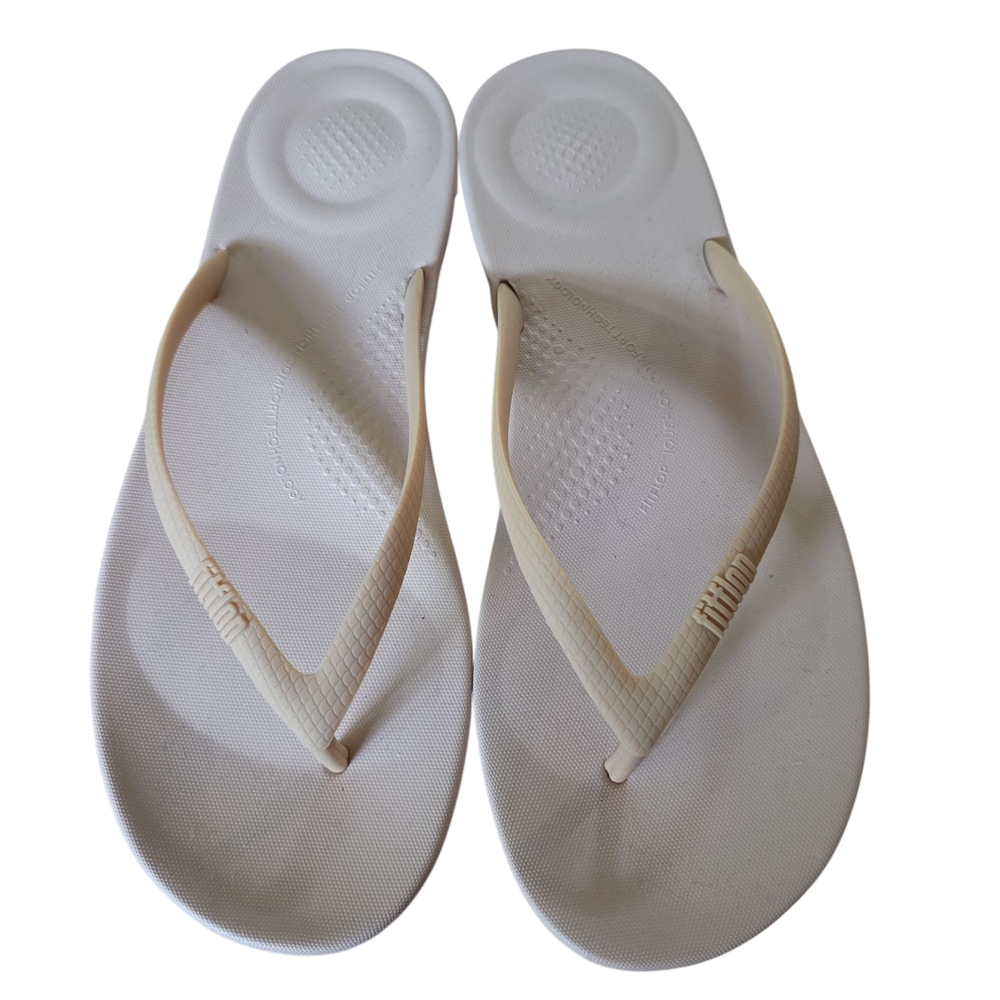 Fitflop NWT IQushion Beige Flip-Flop Sandals Size 8.5